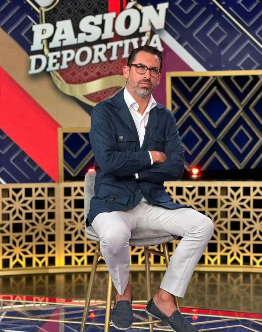 INSTAGRAM: @lopez_sordo López Sordo en un programa de TV Azteca