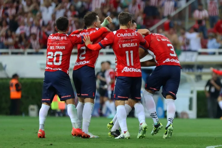 MEXSPORT Chivas en celebración de gol