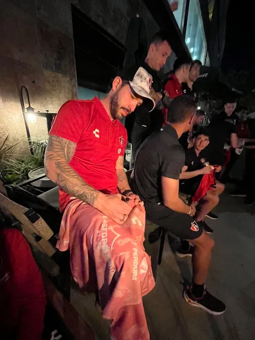TWITTER @atlasfc Jugadores del Atlas conviviendo durante la serenata