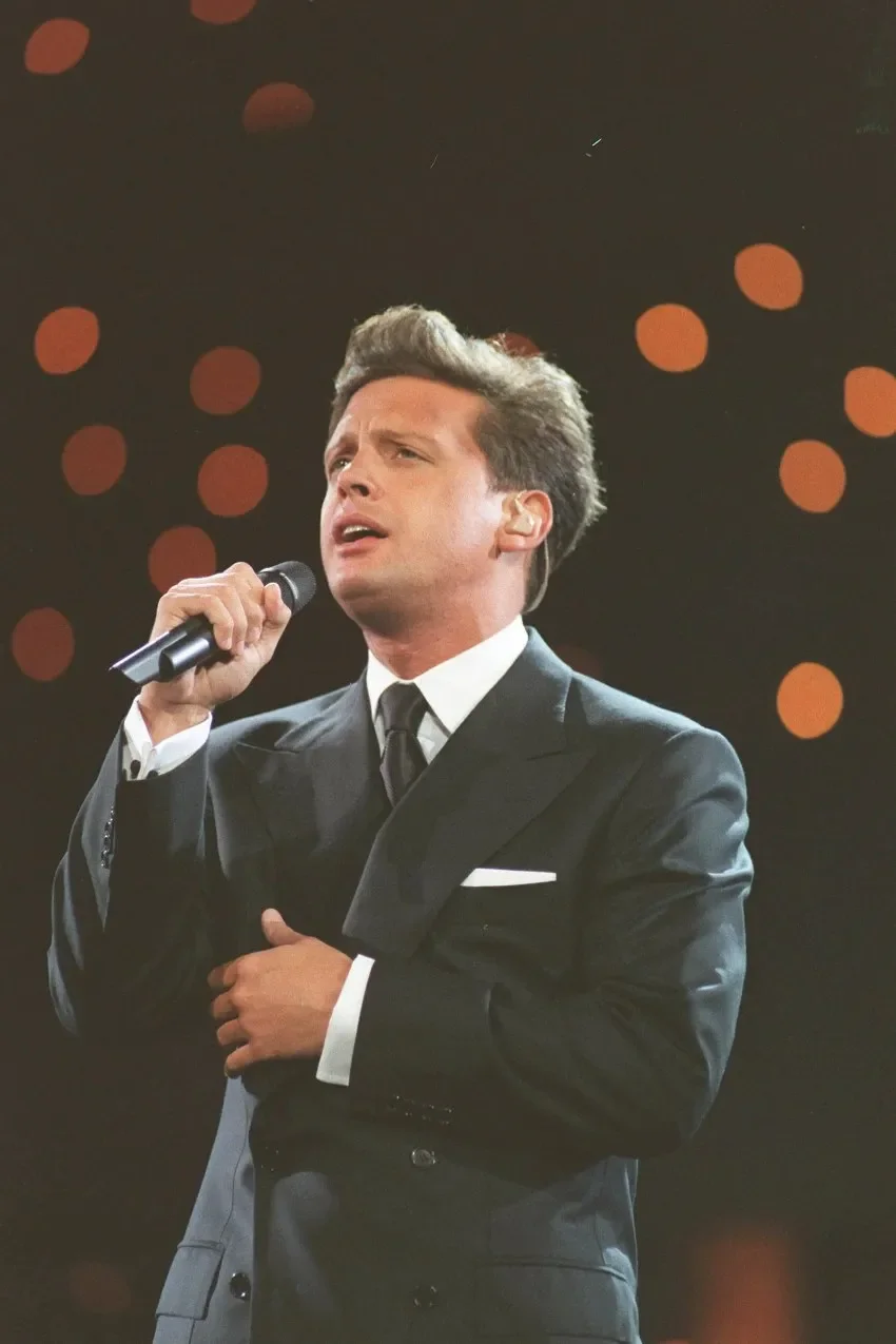 INSTAGRAM: @lmxlm Luis Miguel en un concierto