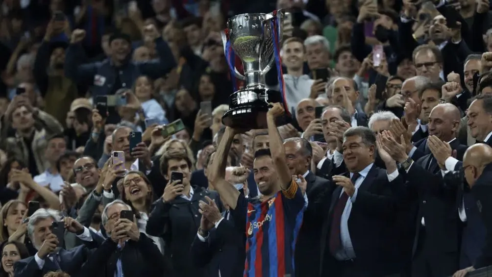 AP Busquets levanta el campeonato de Liga