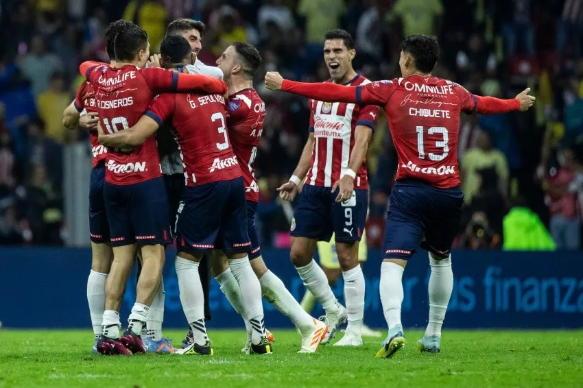MIGUEL PONTÓN Chivas celebrando su pase a la Final