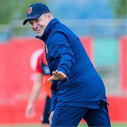 INSTAGRAM: @rcdmallorcaoficial Javier Aguirre con el Mallorca