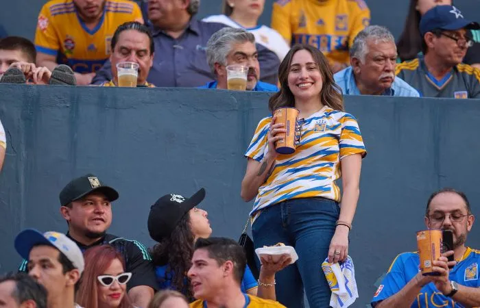 MEXSPORT Aficionada de Tigres en la Final ante Chivas