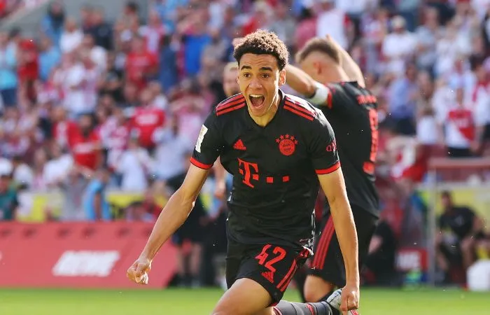 TWITTER: @FCBayern Jamal Musiala luego de anotar el gol del campeonato