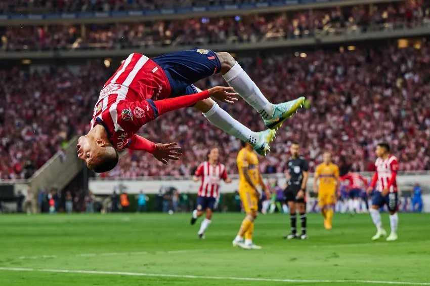 MEXSPORT Piojo Alvarado en celebración de gol ante Tigres en la Final