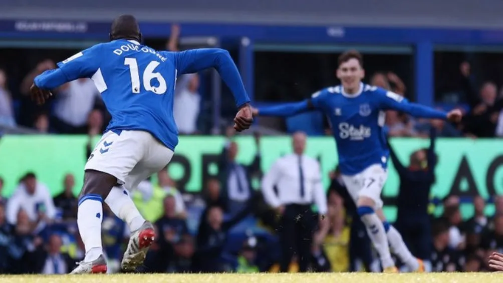 AP Everton se mantiene en Premier League tras vencer al Bournemouth