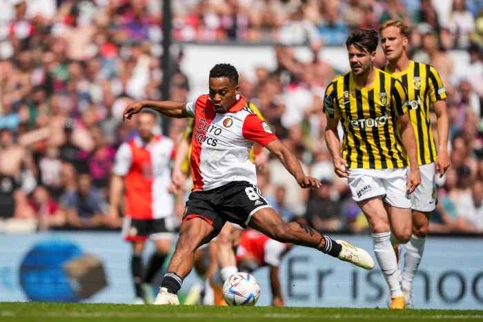 TWITTER @feyenoord Timber dispara a portería en el juego