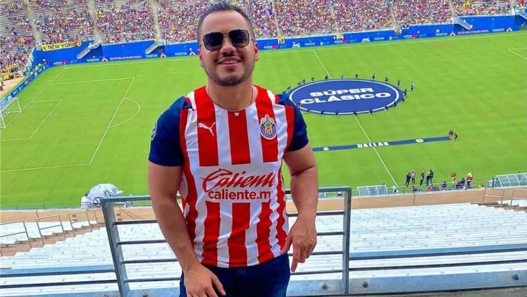 INSTAGRAM: @eljerry__oficial Gerardo Coronel apoyando a Chivas