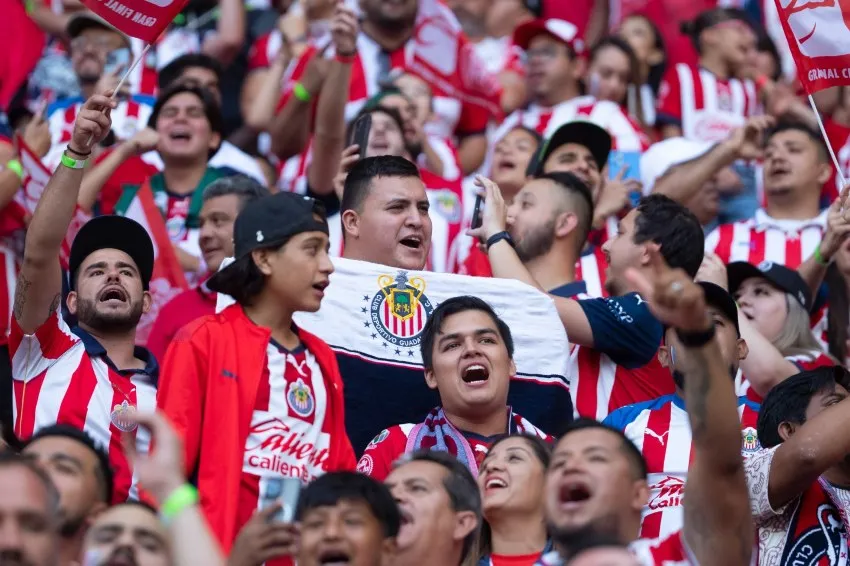 MIGUEL PONTÓN Afición de Chivas en la Final