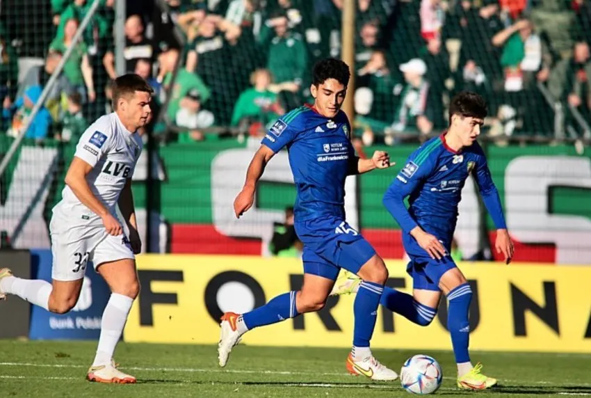 INSTAGRAM: @santi_naveda Naveda con Miedz de Polonia