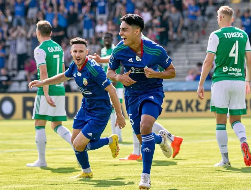 INSTAGRAM: @santi_naveda Naveda con Miedz de Polonia