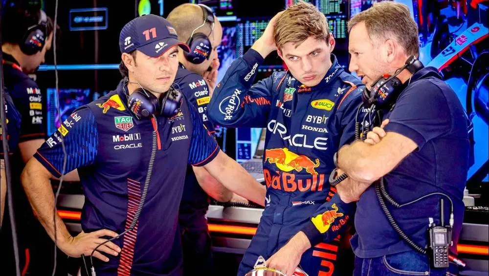 AP Checo Pérez junto a Max Verstappen