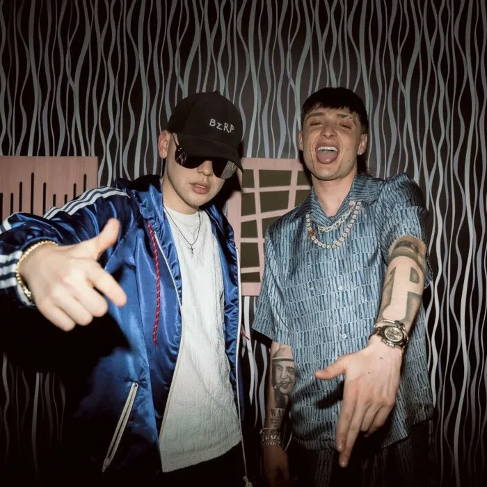 TWITTER @elpesopluma Peso Pluma y Bizarrap promocionando su colaboración