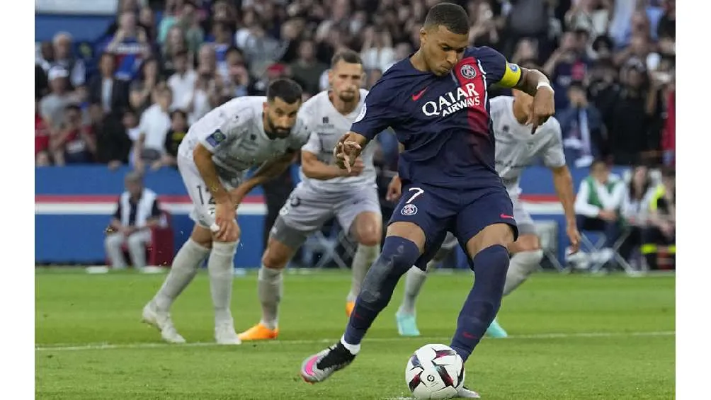 AP Mbappé sigue anotando