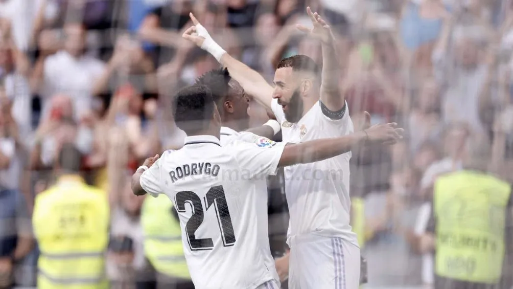 REALMADRID.com Benzema celebra con Vinicius y Rodrygo