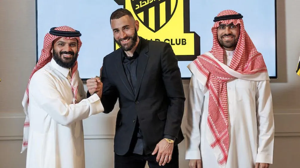 TWITTER: @Ittihad_en Benzema durante su presentación en Arabia Saudita