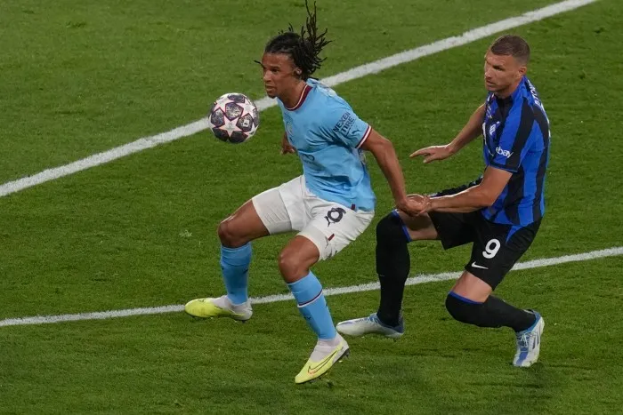 AP Nathan Aké en la Final de la Champions