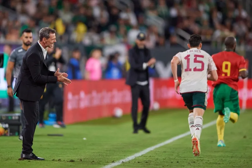 MEXSPORT Cocca en el juego ante Camerún