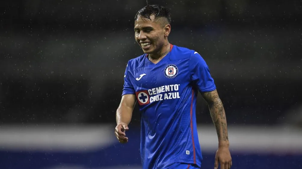 MEXSPORT Misael durante un juego con Cruz Azul