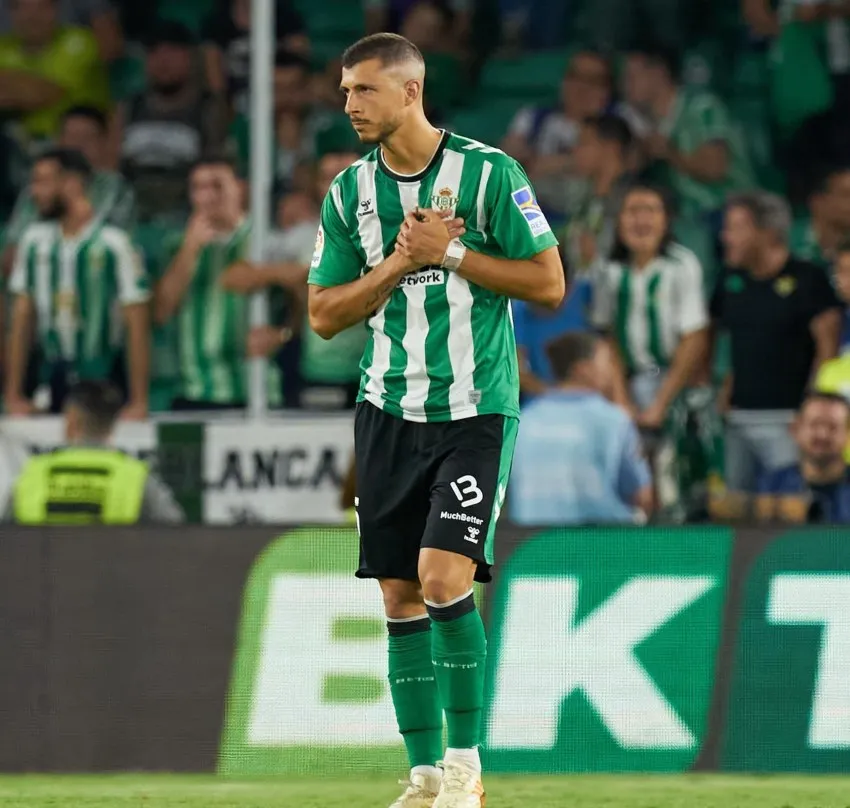 INSTAGRAM: @guiido_rodriguez Guido Rodríguez en un partio del Betis