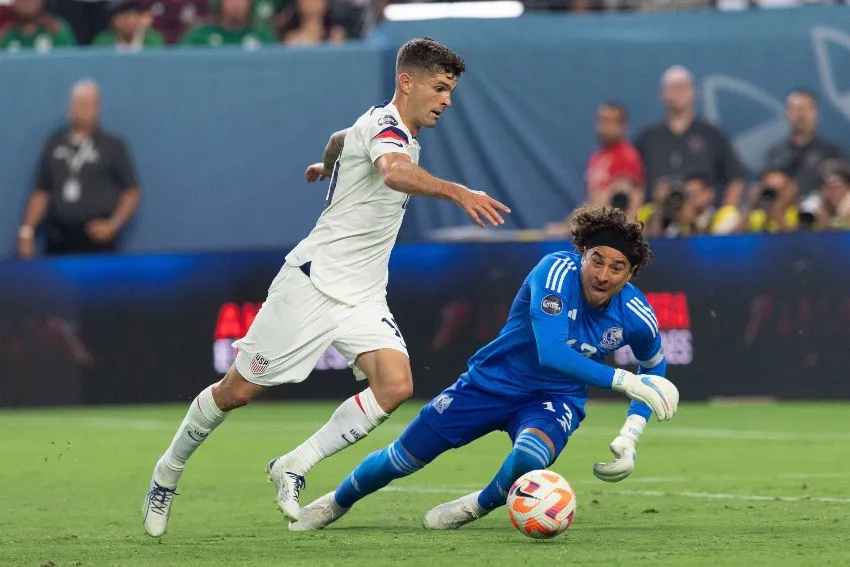 MEXSPORT Memo Ochoa en el juego ante Estados Unidos