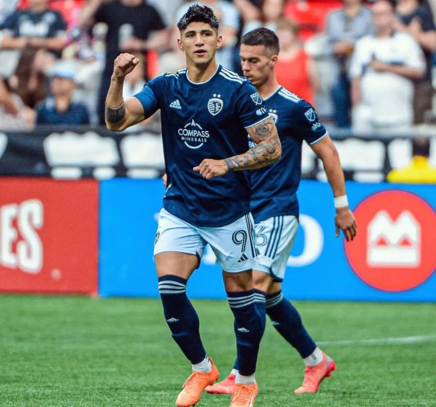 INSTAGRAM: @alan_pulido17 Alan Pulido en celebración de gol con Kansas City