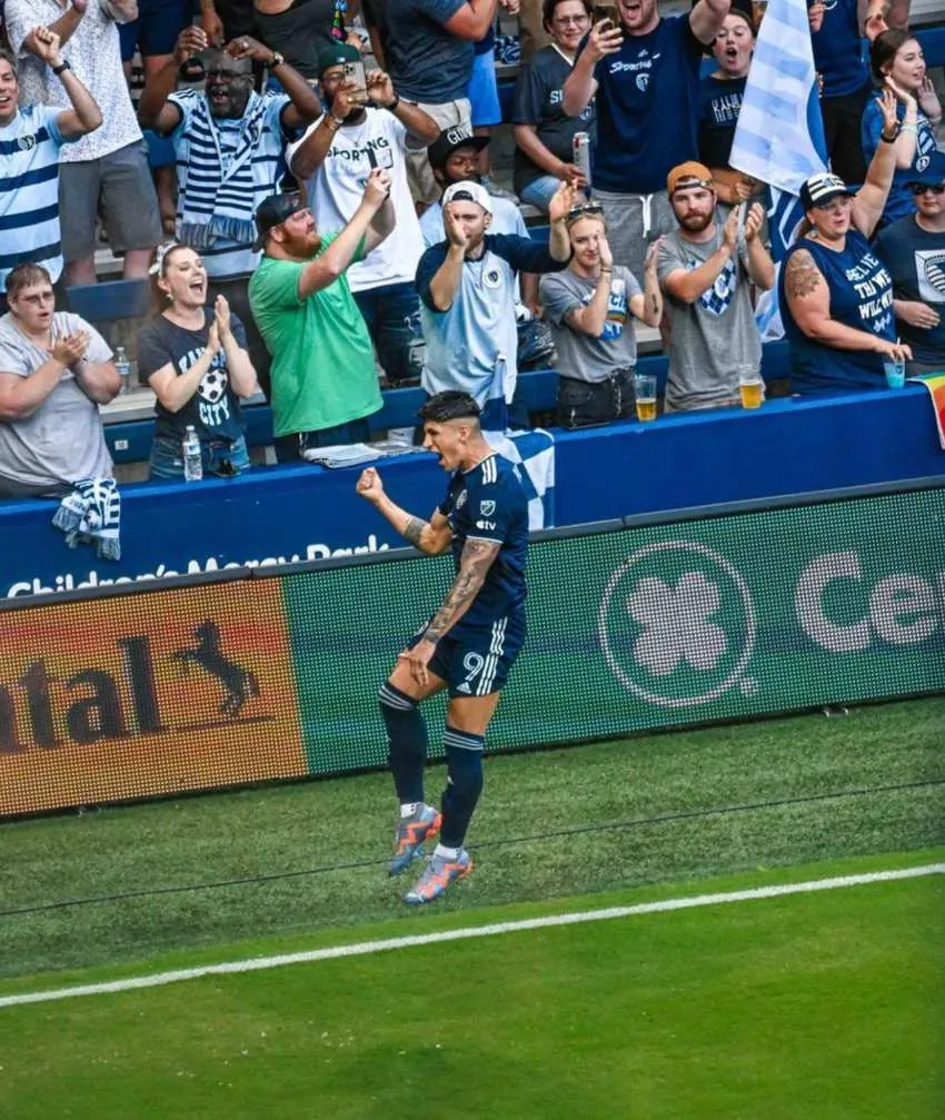 INSTAGRAM: @alan_pulido17 Alan Pulido en celebración de gol con Kansas City