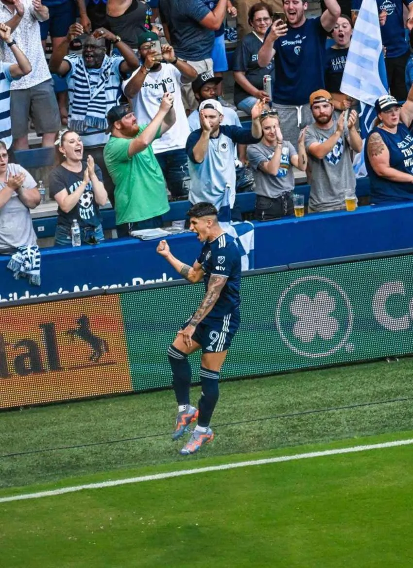 INSTAGRAM: @alan_pulido17 Alan Pulido en celebración de gol con Kansas City