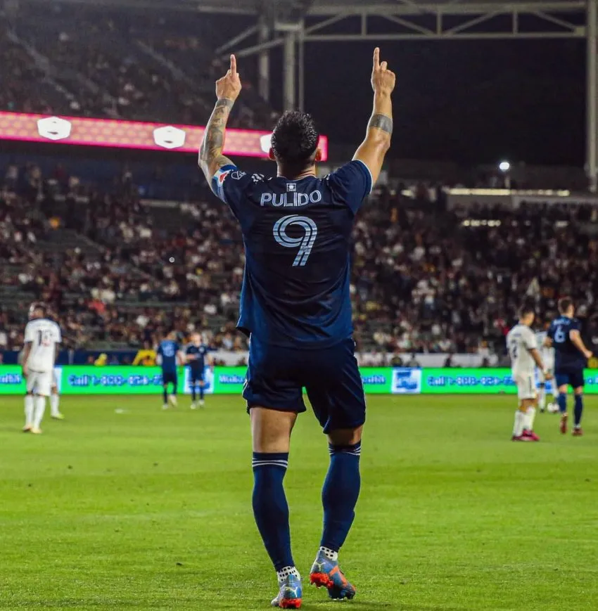 INSTAGRAM: @alan_pulido17 Alan Pulido en celebración de gol con Kansas City