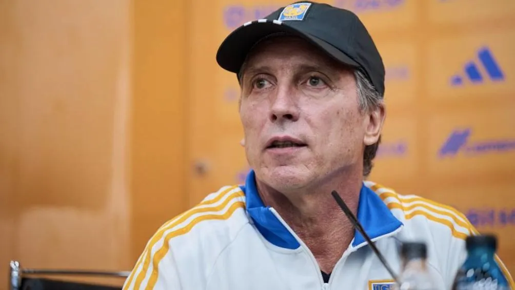 MEXSPORT Siboldi en una conferencia de prensa con los Tigres