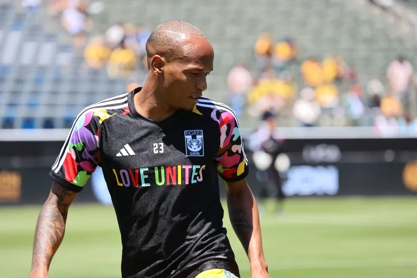 @TigresOficial Playera de Tigres a favor del Mes del Orgullo