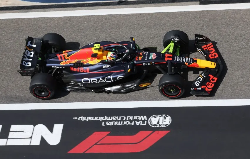 MEXSPORT Checo Pérez en un GP