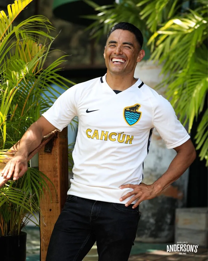 @cancun_fc Gallito Vázquez fichó por Cancún FC