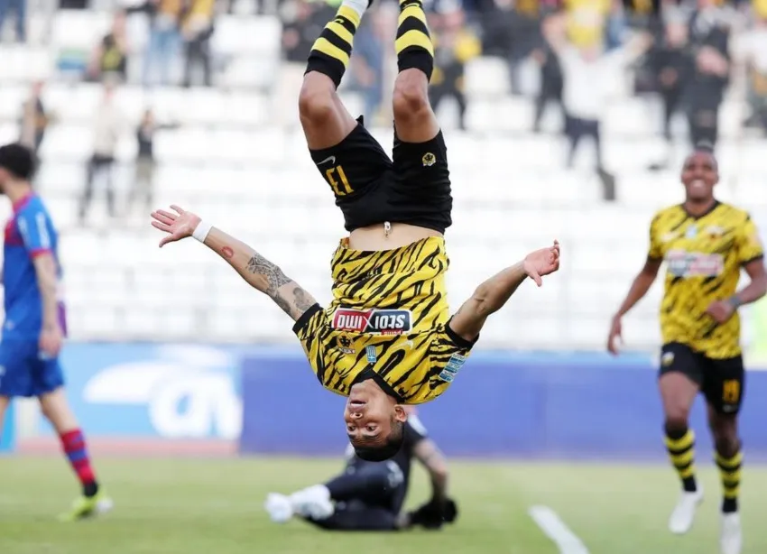 @orbelin7pineda Pineda en celebración de gol