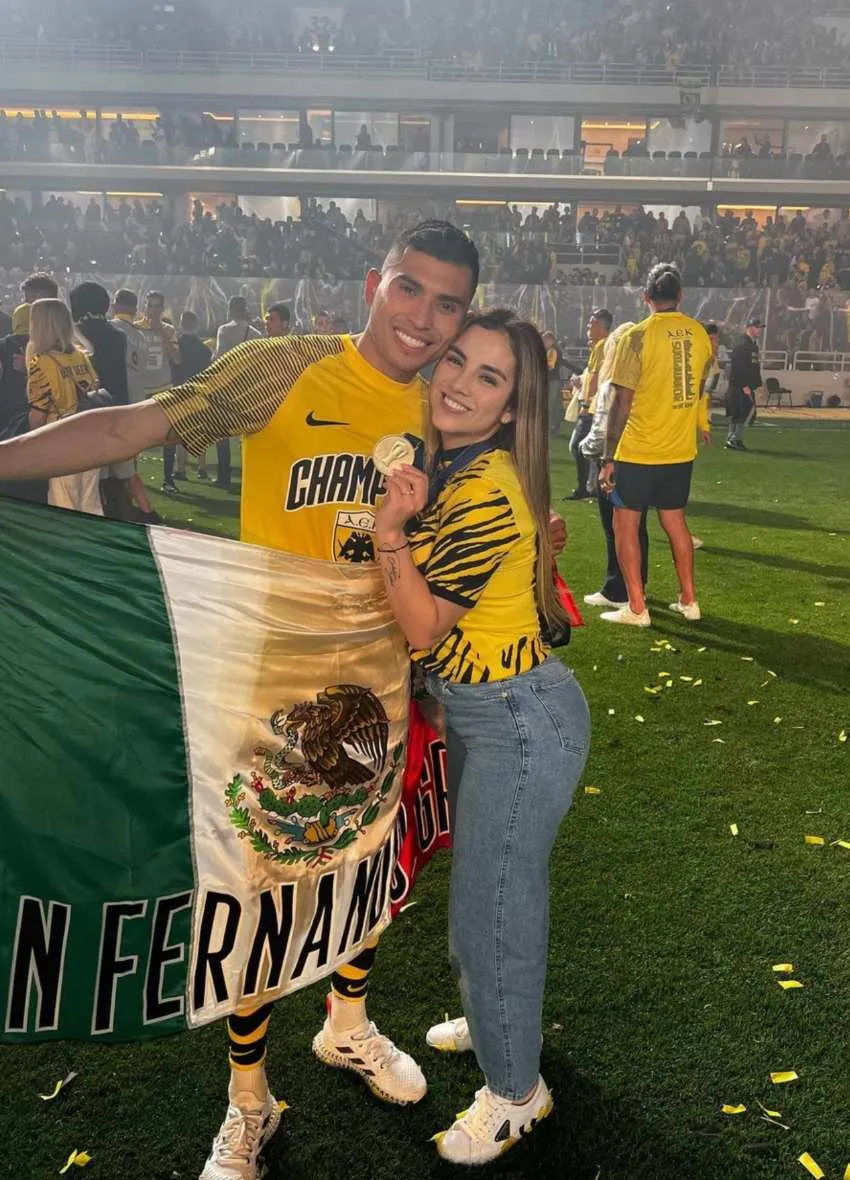 @orbelin7pineda Pineda tras ser campeón con AEK