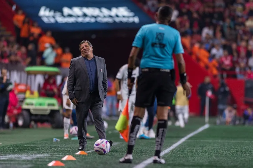 MEXSPORT Piojo Herrera en el juego vs Pumas