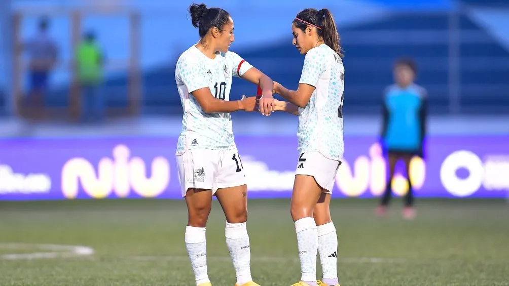 MEXSPORT Kenti Robles dejando el gafete de capitana