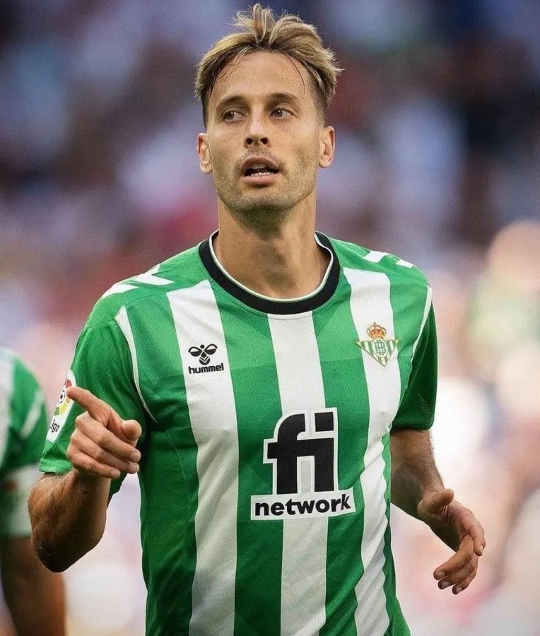 INSTAGRAM: @sergiocanalesoficial Sergio Canales está en pláticas con Rayados