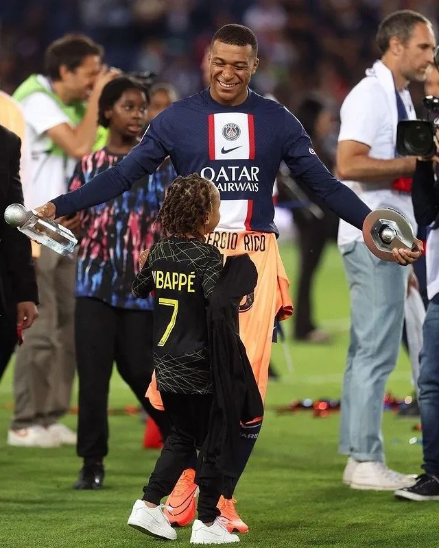 INSTAGRAM @k.mbappe Mbappé celebrando el título con el PSG