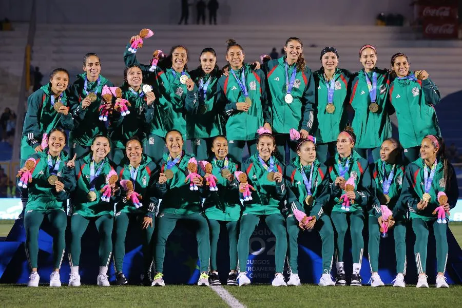 TWITTER: @Miseleccionfem Selección Mexicana Femenil de futbol se llevó el oro