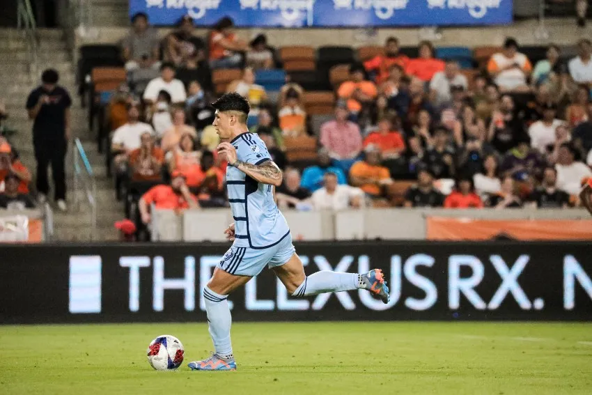 @SportingKC Alan Pulido en celebración de gol con Kansas City