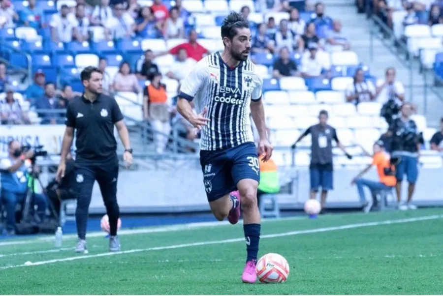INSTAGRAM: @rpizarrot Pizarro en su paso con Rayados