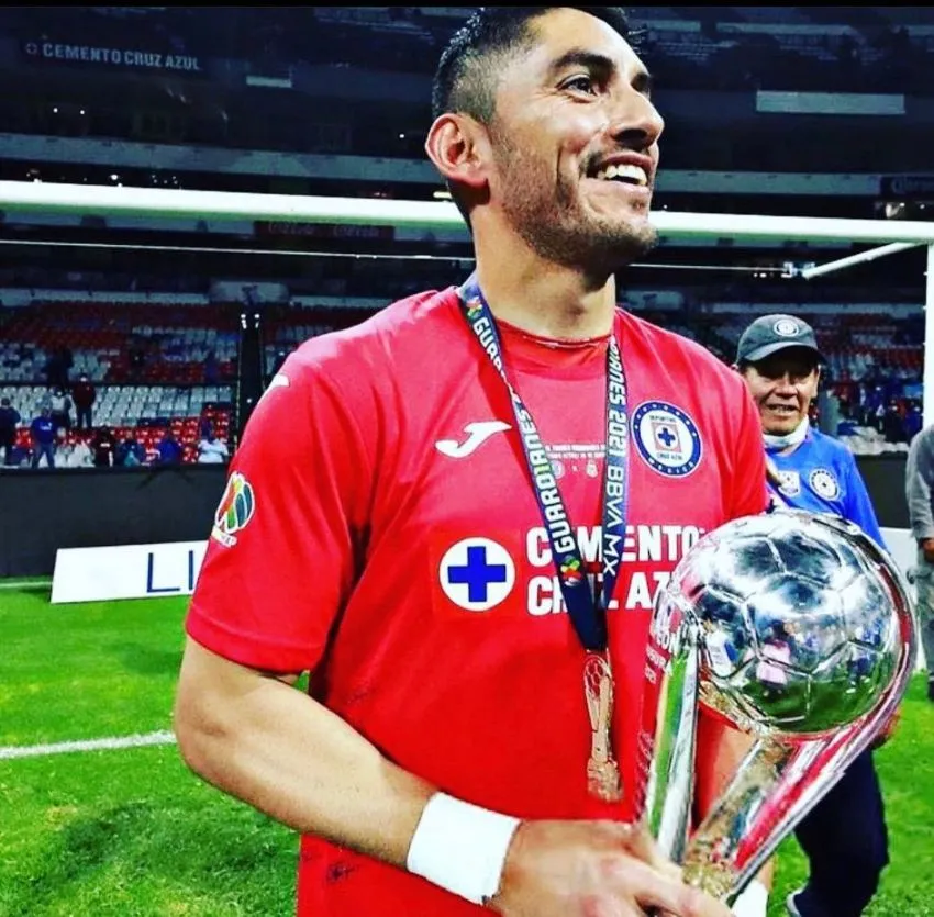 INSTAGRAM: @jjesuscorona01 El último capitán que levantó un título de LIGA MX con Cruz Azul