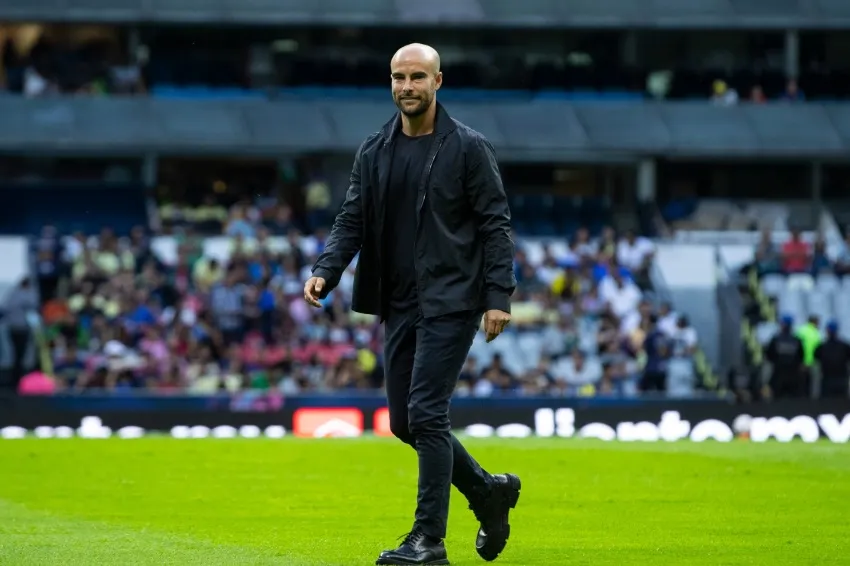 MIGUEL PONTÓN Eduardo Arce en juego ante América