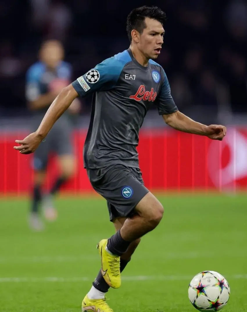 @hirvinglozano Chucky Lozano en un partido de Napoli