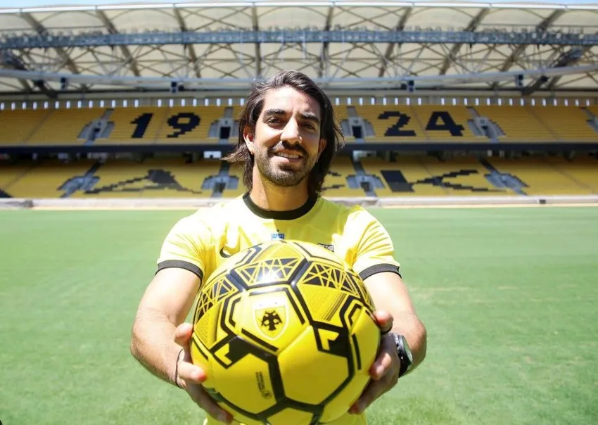 @aekfc_official Pizarro, nuevo jugador del AEK de Atenas