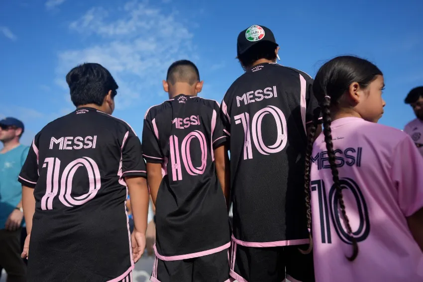 AP Playeras de Messi en su debut