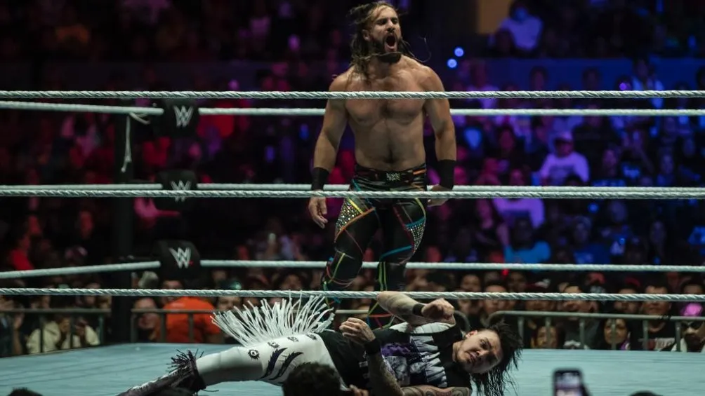 MIGUEL PONTÓN Dominik Mysterio no pudo con Seth Rollins