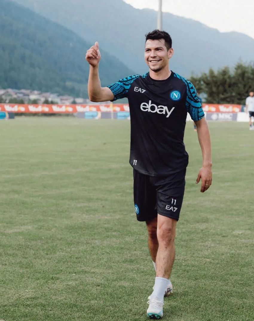 @hirvinglozano Lozano en entrenamiento con Napoli